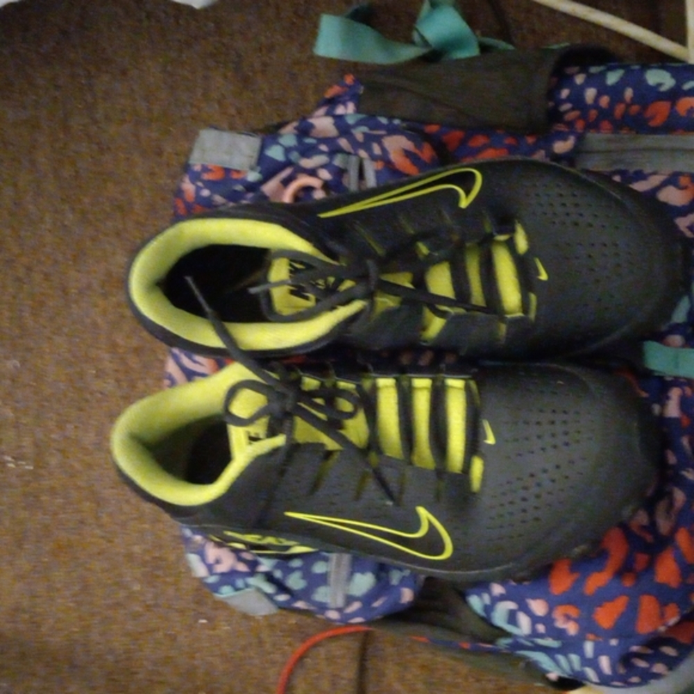 Shoes - Picture 2 of 4